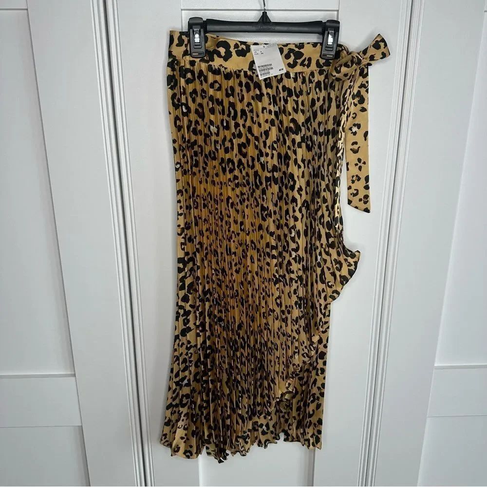H&M Asymmetrical Leopard Print Skirt Pleated Size 2 NWT (w1)